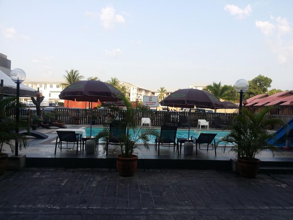 Langgura Baron Resort Pantai Cenang  Extérieur photo