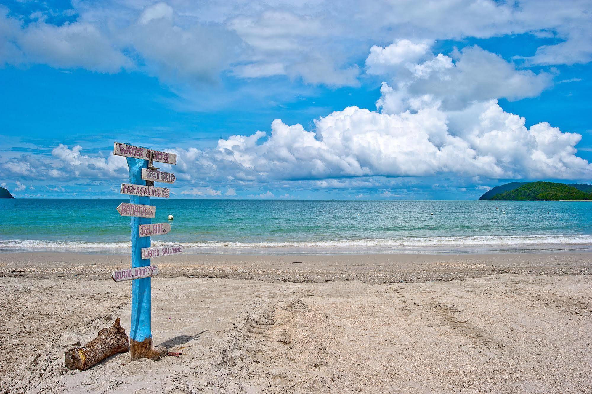 Langgura Baron Resort Pantai Cenang  Extérieur photo